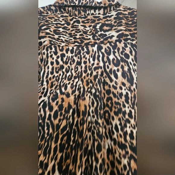 Truly 4 You Leopard print button down shirt dress. Size medium NWT - Picture 7 of 12